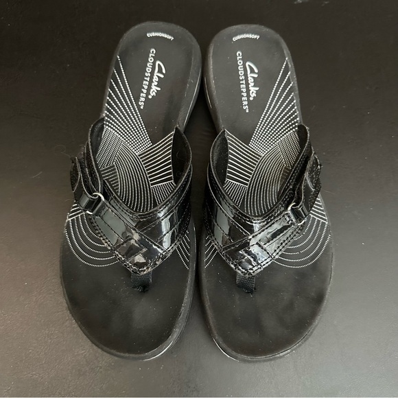 CLARKS Women's Black Patent Cloudsteppers Breeze Sea Flip Flop Slip On Sandals 8 - Picture 6 of 9